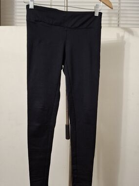 Solid Black Athletic Leggings / Activewear Tights